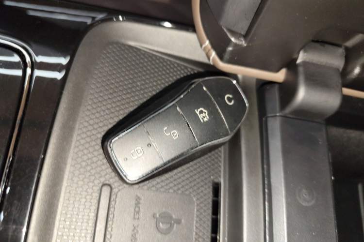 Used BYD Han 2024 EV Glory Edition 506KM Front-Wheel-Drive Premium Model Vehicle Key