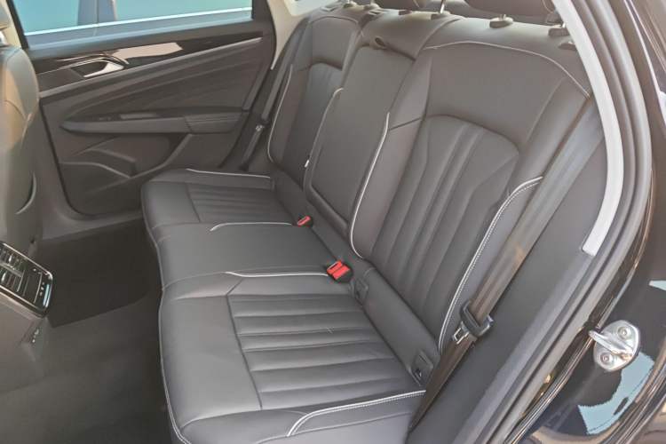 Used Volkswagen Passat 2022 330TSI Elite Edition Custom Version
