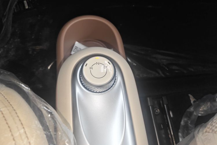 Used Wuling Hongguang MINIEV 2025 Four-Door Version Advanced Edition Gear Lever