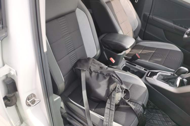 Used Volkswagen T-ROC 2022 280TSI DSG Two-Wheel Drive Elite PLUS Right Front Seat