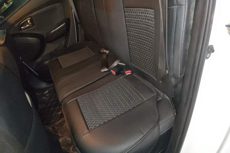 Used Hyundai ix35 2013 2.0L Automatic Two-Wheel Drive Leading GLX China IV Standard Left Rear Seat