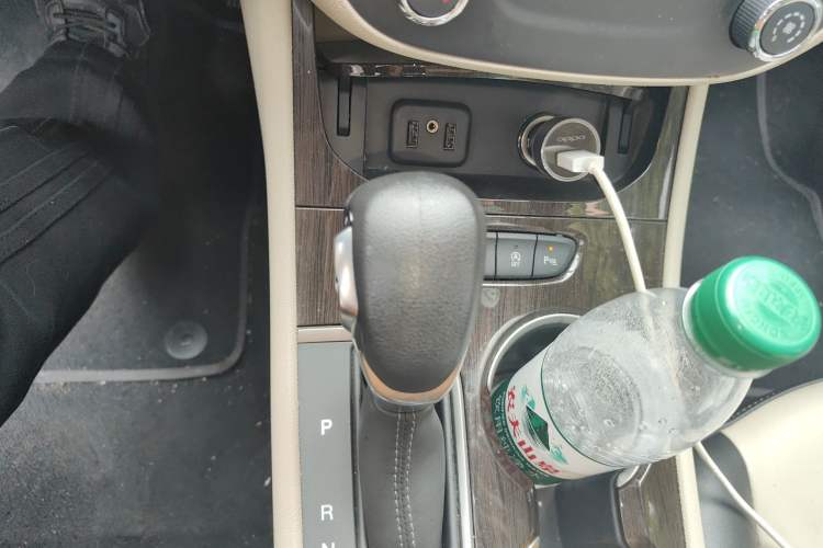 Used Buick Verano 2018 Sedan 15S Automatic Leading Model Gear Lever