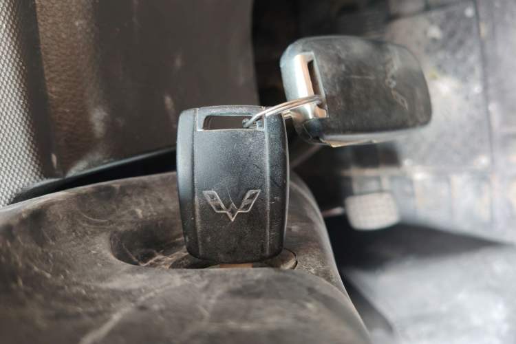 Used Wuling Rongguang S 2023 1.5L Base Version 5/7 Seats Vehicle Key