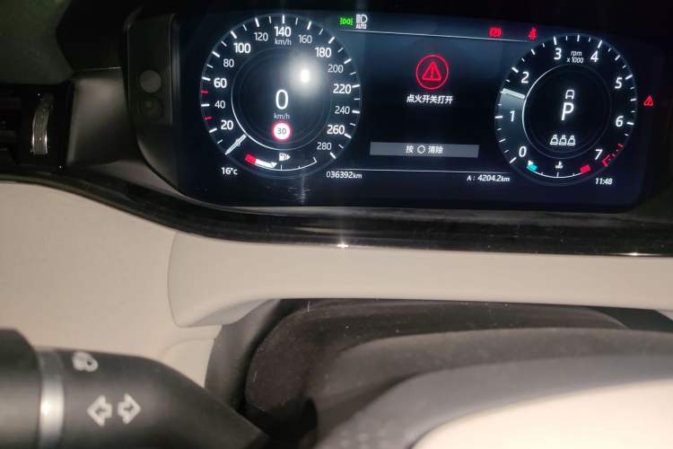 Used Land Rover Range Evoque 2022 Facelifted Aurora L 249 PS R-Dynamic Luxury Edition Odometer Close Up