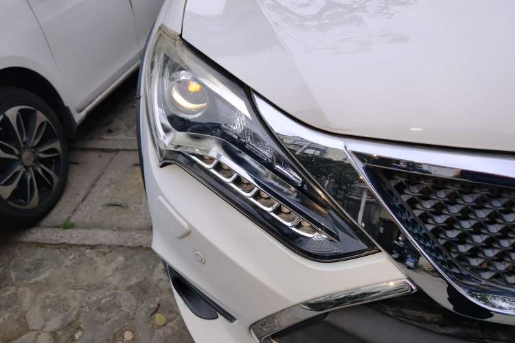 Used BYD Tang New Energy 2015 2.0T Four-Wheel-Drive Flagship Model
