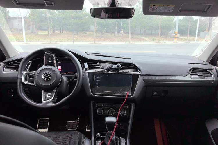 Used Volkswagen Tiguan L 2021 330TSI Automatic Two-Wheel Drive R-Line Enhanced Edition Center Console