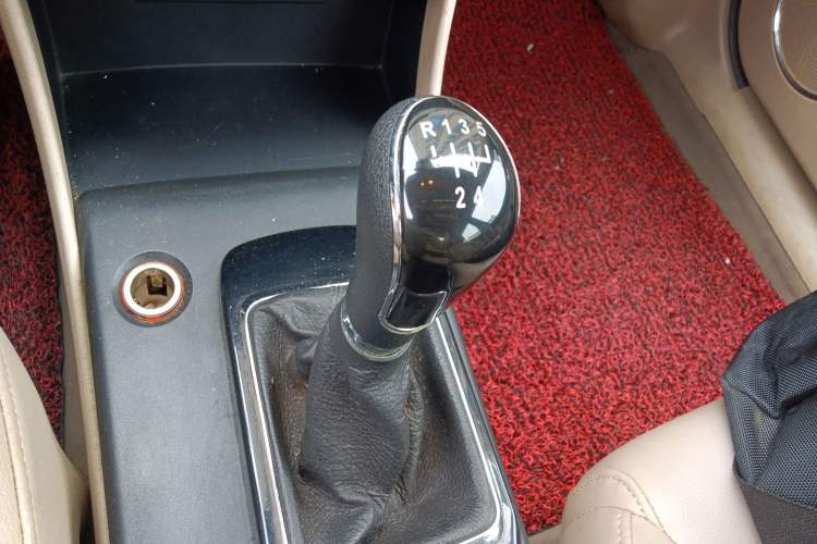Used Bestune B50 2013 1.6L manual luxury version Gear Lever