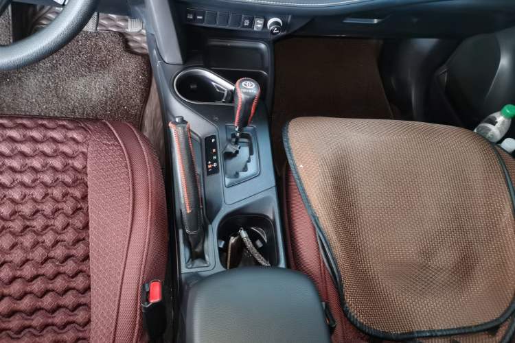 Used Toyota RAV4 2016 2.0L CVT Two-Wheel Drive Fashion Edition China V Standard