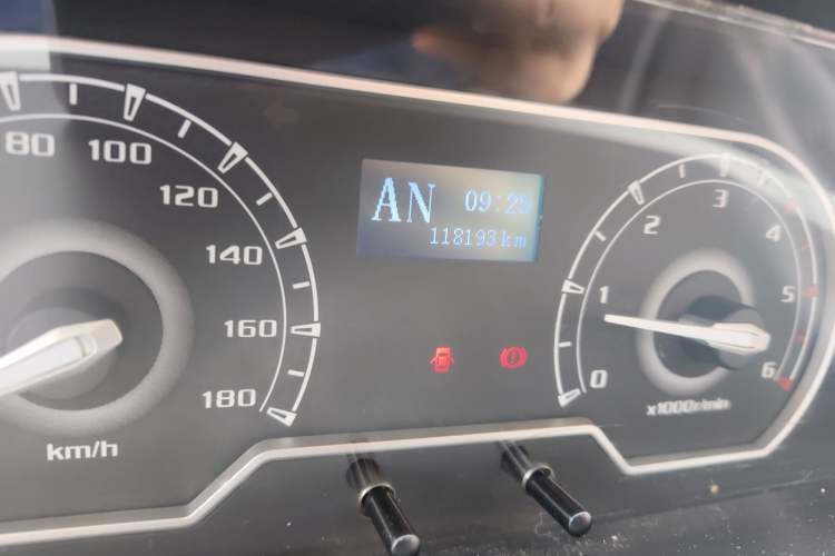 Used SAIC MAXUS Xintu V80 2019 2.5T Classic Edition AMT Aoyuntong Facelifted Long Wheelbase Mid-Height 7-Seater
