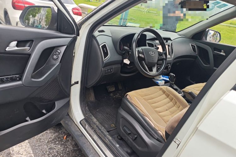 Used Hyundai ix25 2015 1.6L Automatic Two-Wheel-Drive Deluxe DLX Model Driver Seat