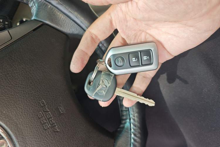 Used Toyota Highlander 2009 3.5L 4x4 7-Seater Luxury Edition Vehicle Key