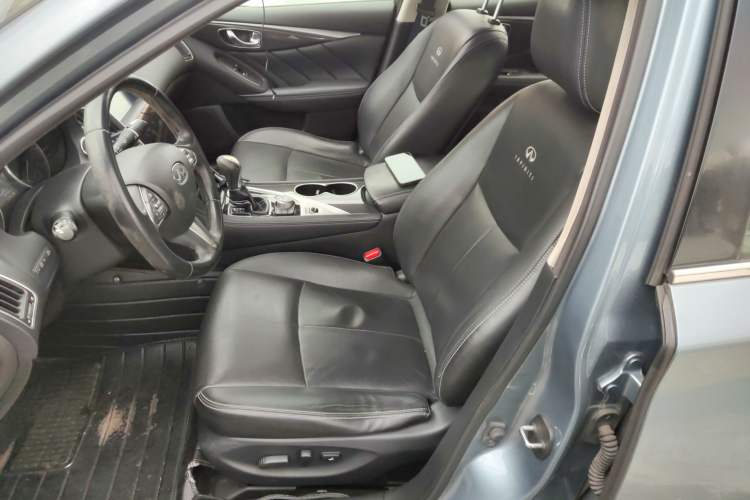 Used Infiniti Q50 2014 2.0T Comfort Edition
