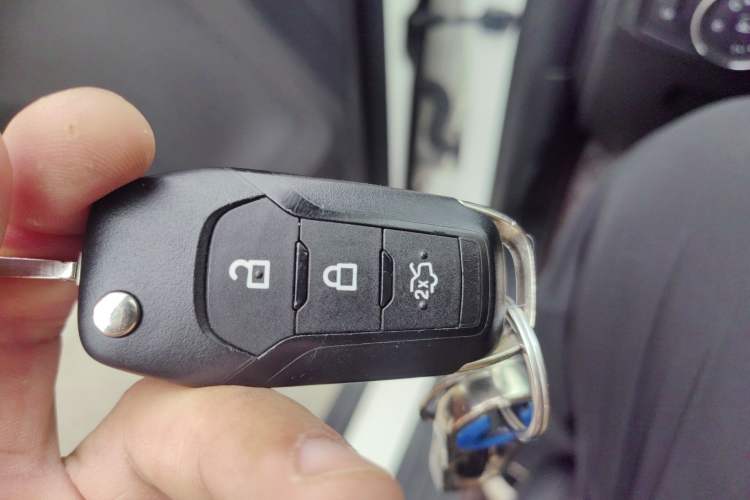 Used Ford Everest 2017 2.0T Gasoline Automatic 4x4 Luxury Edition 7 Seats Vehicle Key