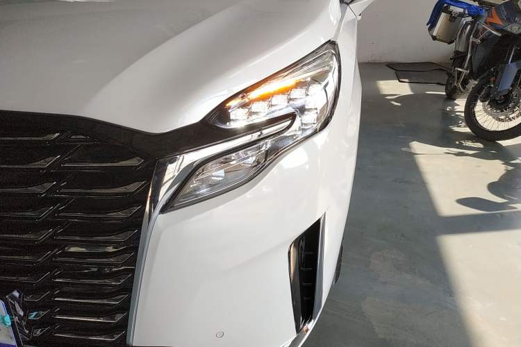 Used Buick GL8 2022 ES Land Cruiser 653T Luxury Model