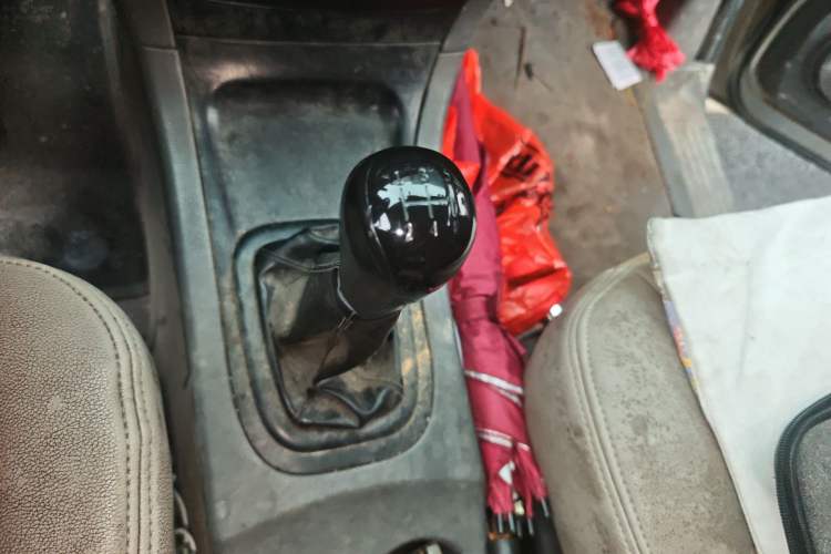 Used Dongfeng Shuaike 2013 Revised Version 1.5L Manual Standard Edition 7 Seats China IV Standard
