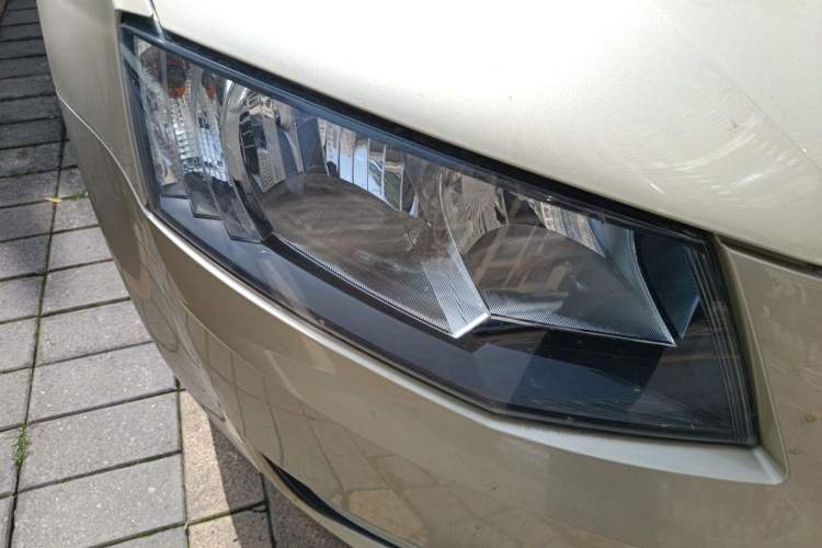 Used Skoda Octavia 2015 1.6L Automatic Yijie Edition Right Front Headlight