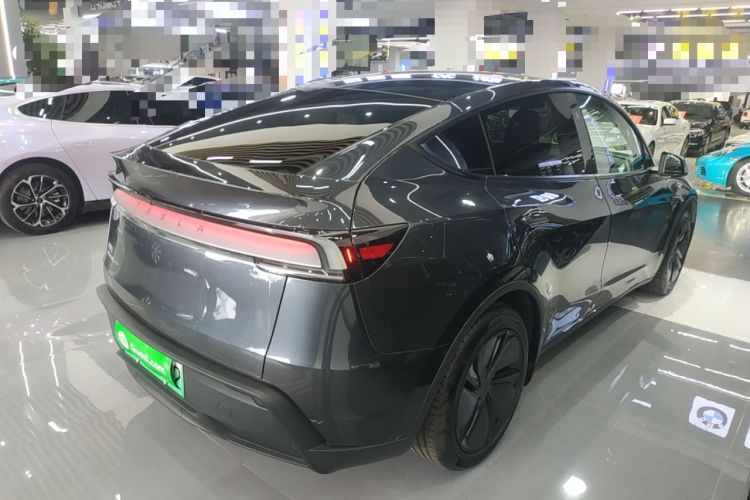 Used Tesla Model Y 2025 Long-Range All-Wheel-Drive Version
