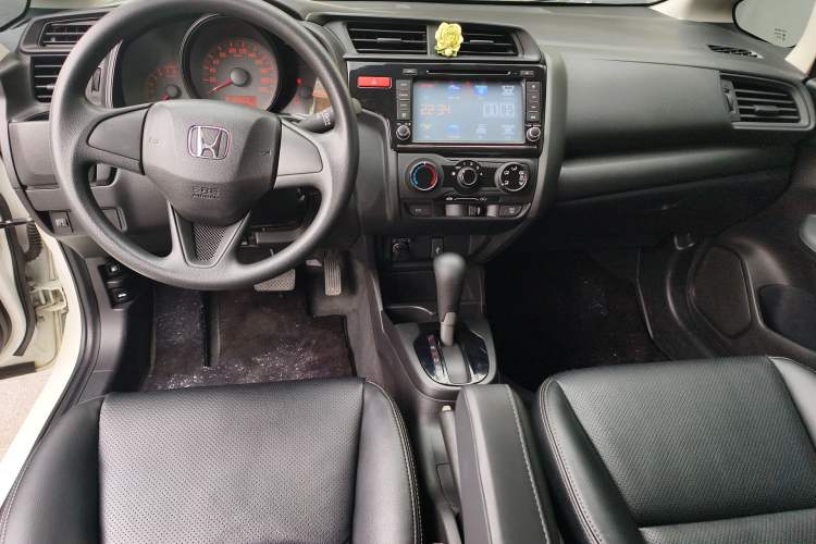 Used Honda Fit 2014 1.5L LX CVT Comfort Model Center Console