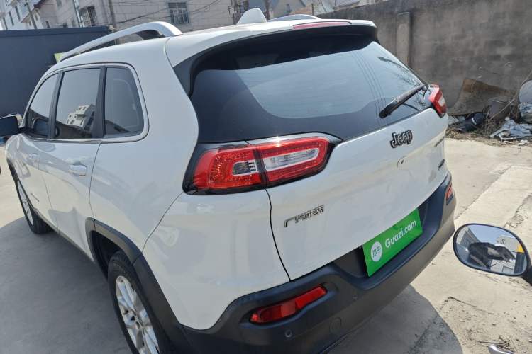 Used Jeep Cherokee 2016 2.0L Superior Edition
