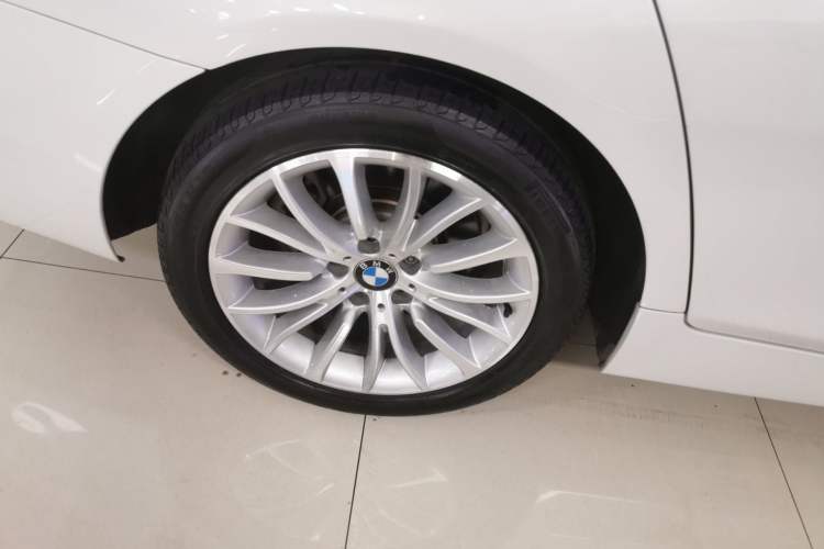 Used BMW 5 Series 2017 525Li Luxury Design Package Right Rear Wheel Hub