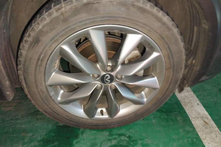 Used Infiniti QX50 2020 2.0T All-Wheel-Drive Elite Version Right Front Wheel Hub