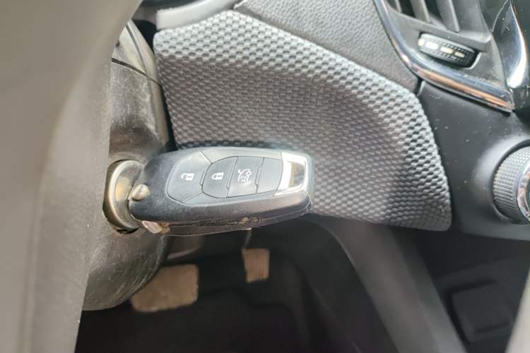 Used Chevrolet Cruze 2017 1.5L Automatic Pioneer Sunroof Edition
