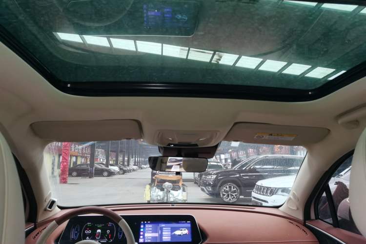 Used ORA Good Cat 2023 401 km Standard Range Prestige Version Lithium Iron Phosphate Headliner