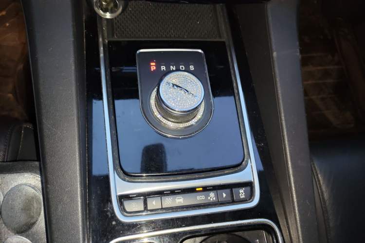 Used Jaguar F-PACE 2018 2.0T Four-Wheel Drive Urban Luxury Edition Gear Lever