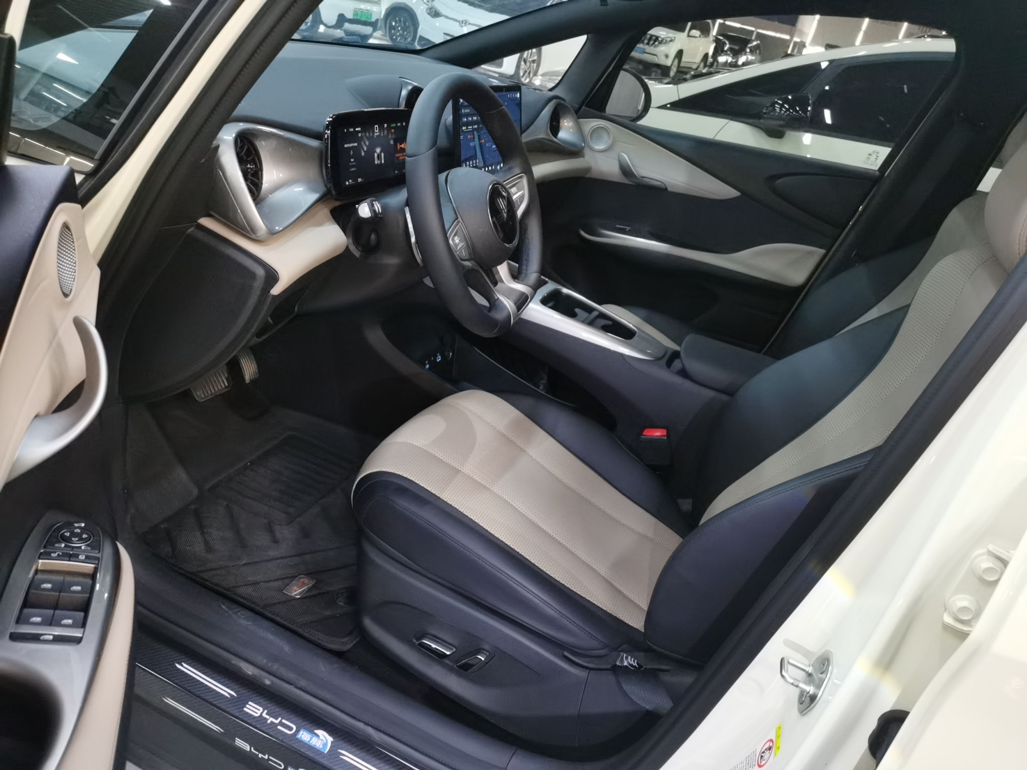 المقاعد الأمامية داخل السيارة