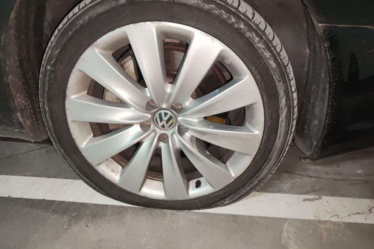 Used Volkswagen Phaeton 2011 4.2L V8 4-seat Extended-Range Individual Edition
