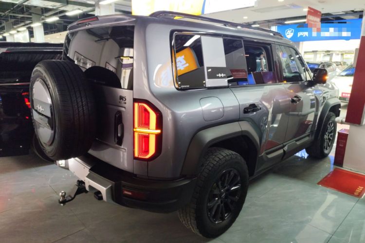 Used Formula Leopard Leopard 5 2023 Navigator Edition
