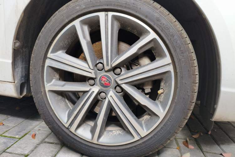 Used Roewe i5 2019 20T Automatic Intelligent Connectivity Super-Power Supreme Edition Right Front Wheel Hub