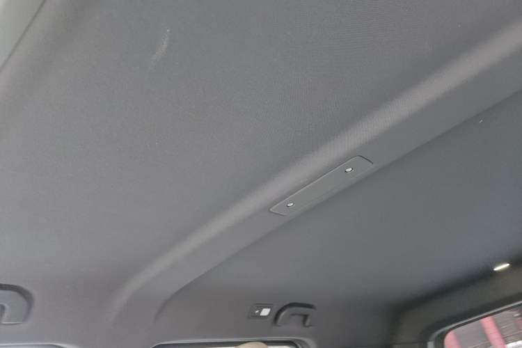 Used iCAR V23 2026 Model 401 Two-Wheel Drive Super Sports Edition Headliner