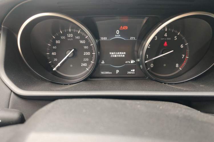 Used Land Rover Discovery 2018 3.0 SC V6 SE Odometer Close Up