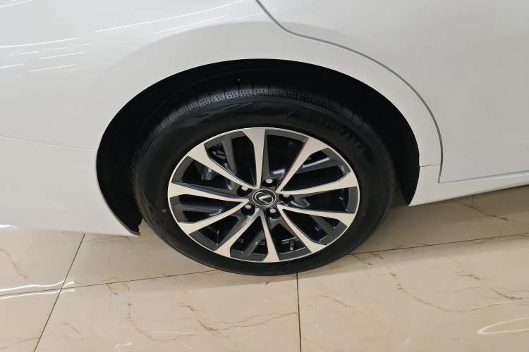 Used Lexus ES 2025 200 Premium Edition
