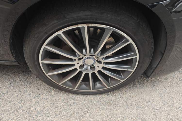 Used Mercedes-Benz S-Class 2010 S 400 L HYBRID Right Front Wheel Hub