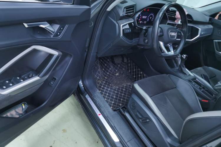 Used Audi Q3 2021 35 TFSI Fashion Dynamic Model
