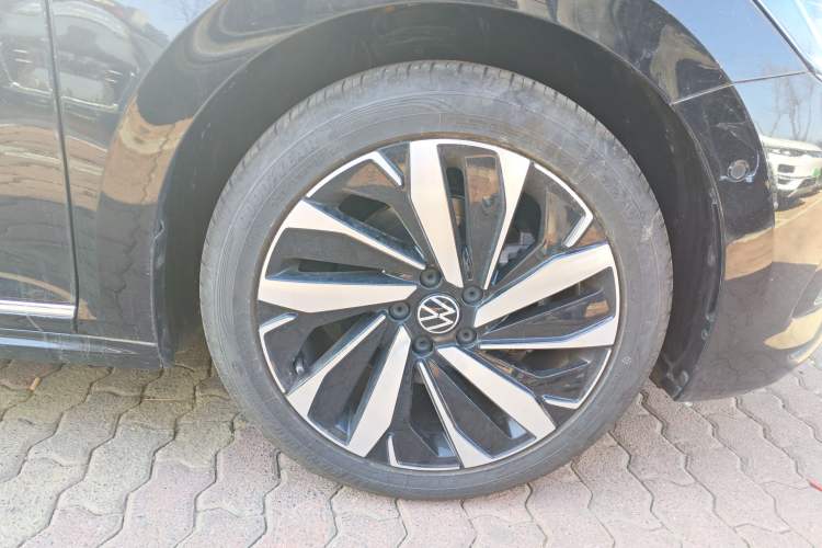 Used Volkswagen Passat 2023 Revised 380TSI Luxury Edition Right Front Wheel Hub