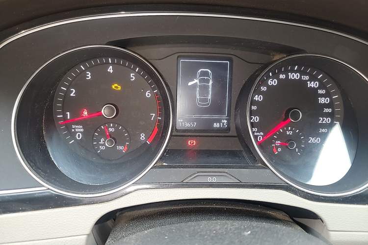 Used Volkswagen Magotan 2017 330TSI DSG Luxury Model Odometer Close Up