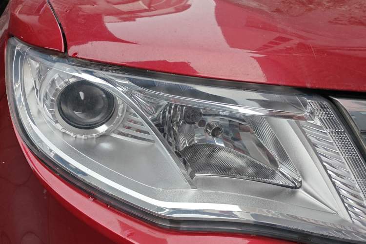 Used Geely Auto Emgrand X7 Sport 2016 1.8TD Automatic ZhiShang Model Right Front Headlight