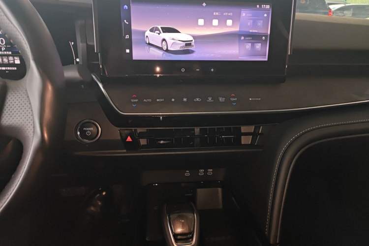 Used Toyota Camry 2024 Dual-Motor 2.0 HGVP Luxury Edition Audio And AC Panel