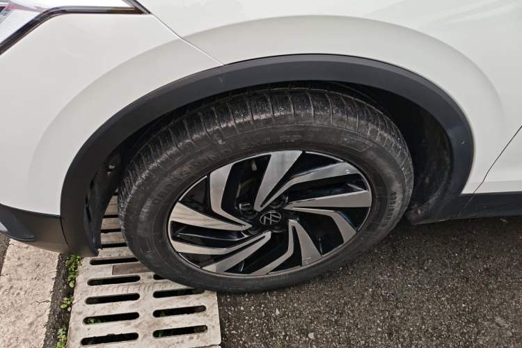 Used Volkswagen Tiguan L 2023 330TSI Automatic Two-Wheel Drive Comfort Edition Left Front Wheel Hub