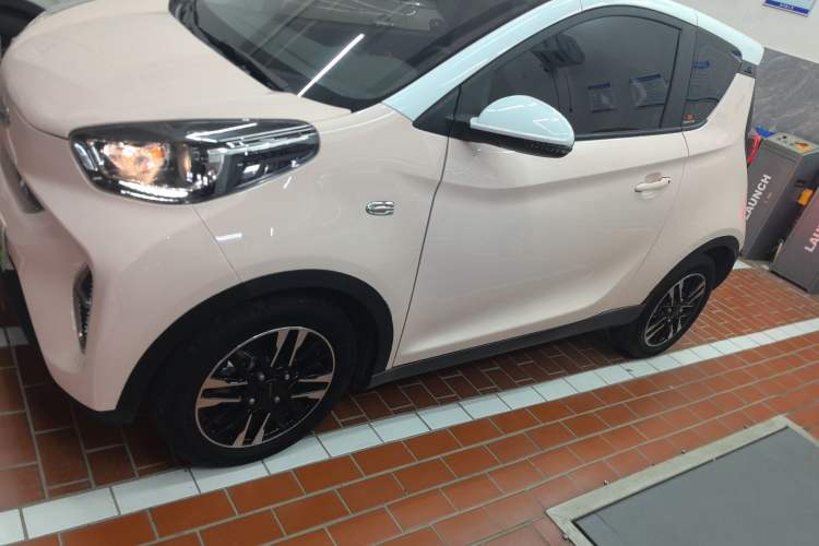 Used Chery Little Ant 2022 Sweet Pink Edition Half-Sugar Version Lithium Iron Phosphate 29.2 kWh 30 kW 301 km
