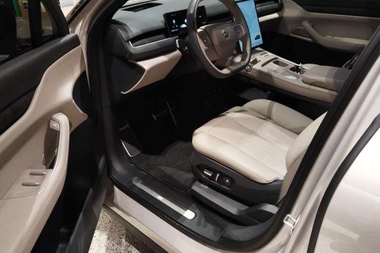 Used Nio ES8 2023 75 kWh Driver Seat