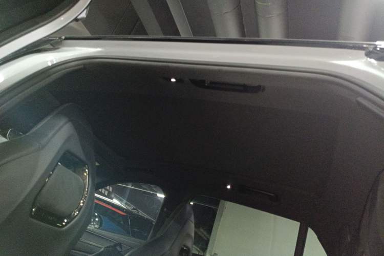 Used Lynk & Co 01 EM-P 2023 1.5TD EM-P Dawn Edition Headliner