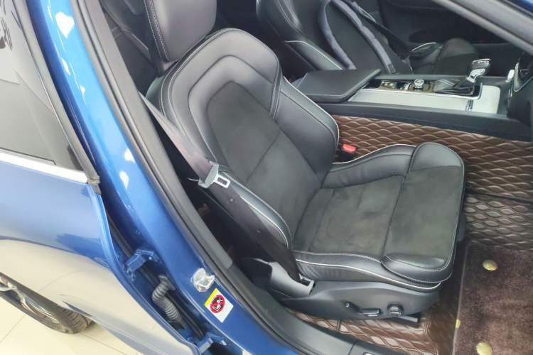 Used Volvo XC60 2018 T5 4x4 Smart & Sporty Edition Right Front Seat