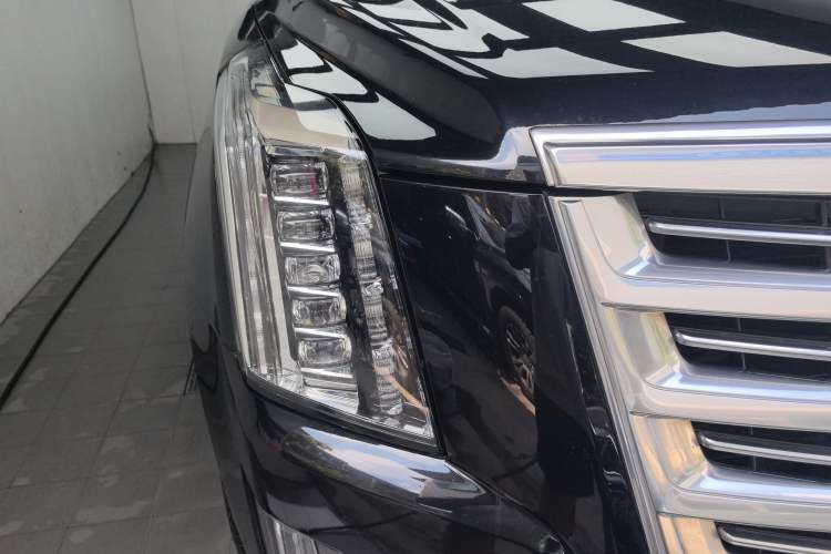 Used Cadillac Escalade 2017 6.2L ESV Platinum Edition Extended-Length Version