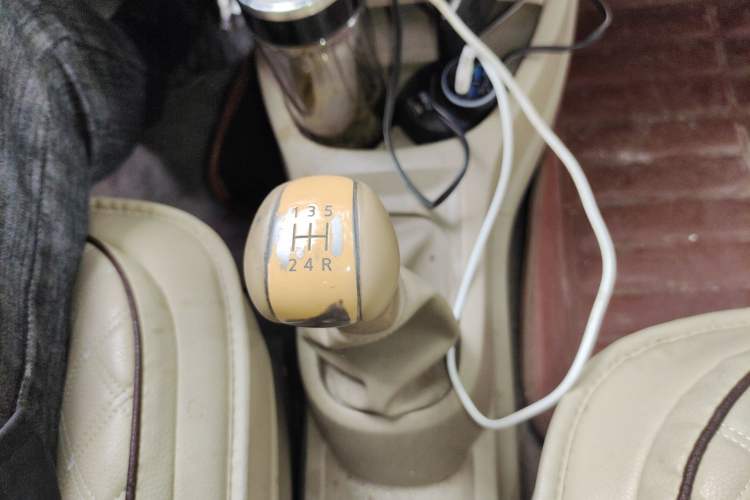 Used Nissan Livina 2013 1.6XE Manual Comfort Edition Gear Lever