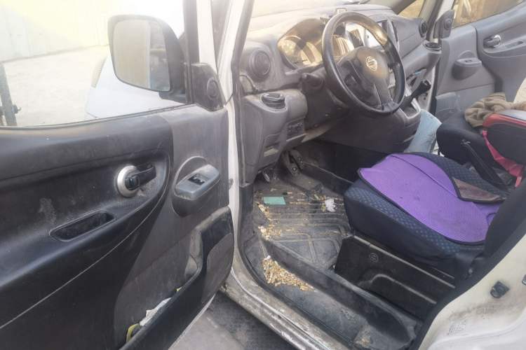 Used Nissan NV200 2011 1.6L 232 Seats Zunya Trim Driver Seat