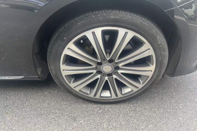 Used Mercedes-Benz E-Class 2016 E 300 L Stylish Model Right Front Wheel Hub